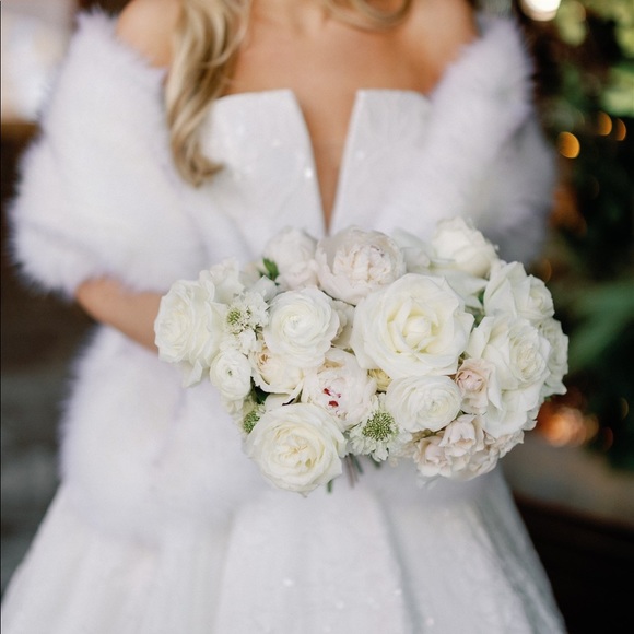 Anne Barge Dream Weaver Wedding Gown - Picture 8 of 10